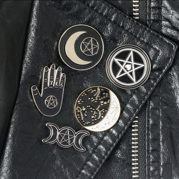 Wicca Witchy pin collection - PENTACLE & heart - Picture 5 of 5